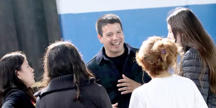 Más de 600 estudiantes de sexto año de la secundaria ya recibieron sus computadoras del Programa Conectar Igualdad Bonaerense