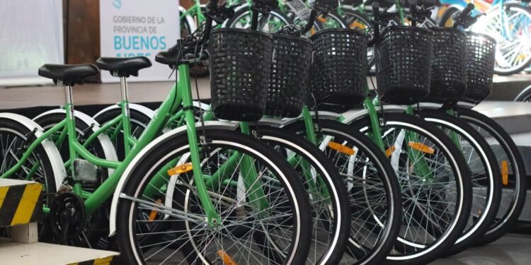 Alumnos costeros que participaron del Proyecto de Movilidad Sustentable recibieron sus bicicletas