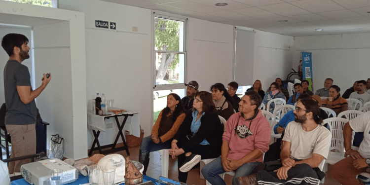 Se realizó un taller de producción apícola en Costa del Este