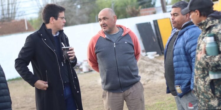 Acompañamiento a los clubes de barrio: nuevos vestuarios, trabajos de cerramiento y otras obras en Defensores de Villa Clelia