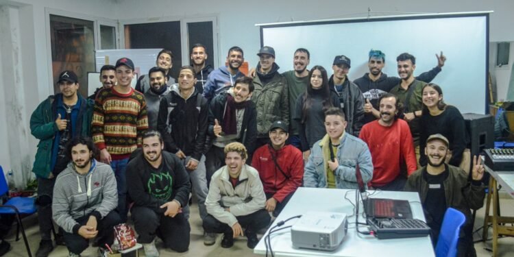 Con una gran convocatoria se realizaron las tres jornadas del taller de música electrónica “Mi primer track”