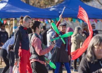 La comunidad celebró el 45º aniversario de La Costa con una gran fiesta popular