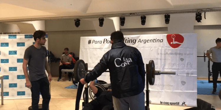 Gran actuación del costero Brian Nahuel Ayala en un torneo provincial de levantamiento de pesas paralímpico