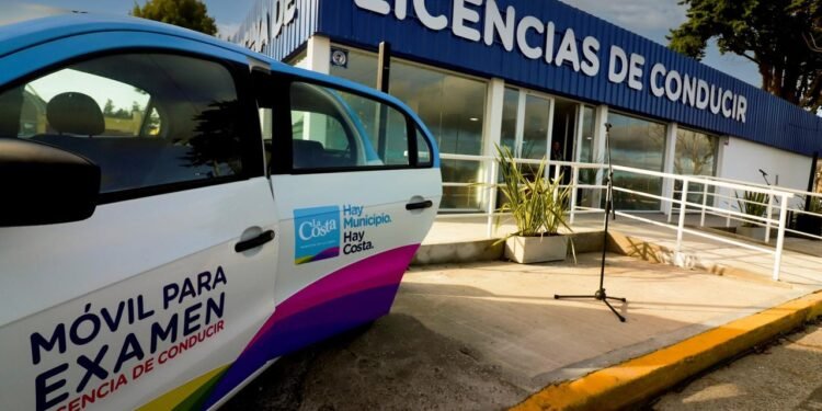 Junto a la comunidad de La Costa, el intendente Cardozo inauguró la nueva Oficina de Licencias de Conducir