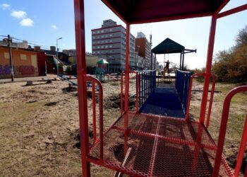 Renovación y embellecimiento del espacio público: continúan los trabajos en las plazas de La Costa