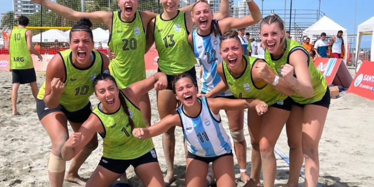 Giuliana Gamba ganó la Medalla de Plata en los Juegos Sudamericanos de Playa junto a la selección de Beach Handball