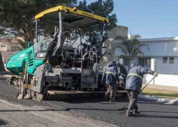 Avanza la repavimentación de la Avenida 26 en el acceso de Las Toninas