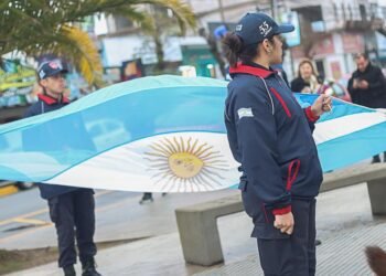 El Intendente rindió homenaje al General José de San Martín con una ofrenda floral en el monumento al prócer en Mar de Ajó