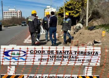 Se continúa ampliando la obra de red cloacal en el Partido de La Costa