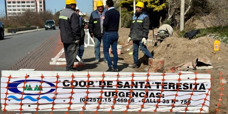Se continúa ampliando la obra de red cloacal en el Partido de La Costa