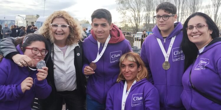 La Escuela de Educación Especial N° 503 de Santa Teresita recibió una combi 0km para el transporte escolar