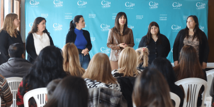 Se entregaron certificados del curso de Cuidadores Domiciliarios