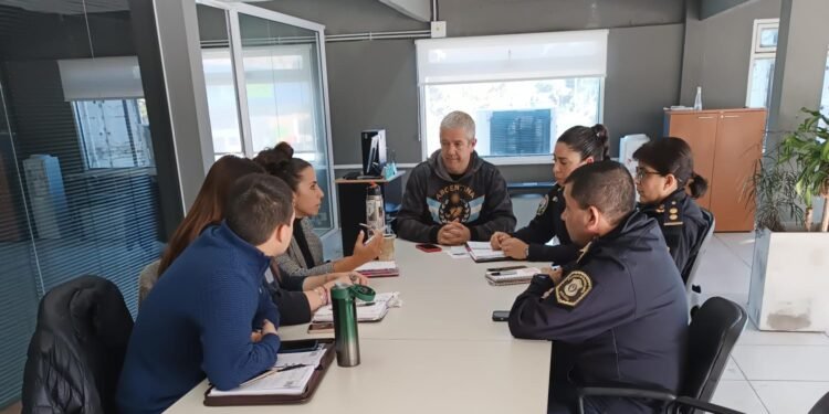 Autoridades municipales se reunieron con jefes policiales para el abordaje de situaciones con menores de edad