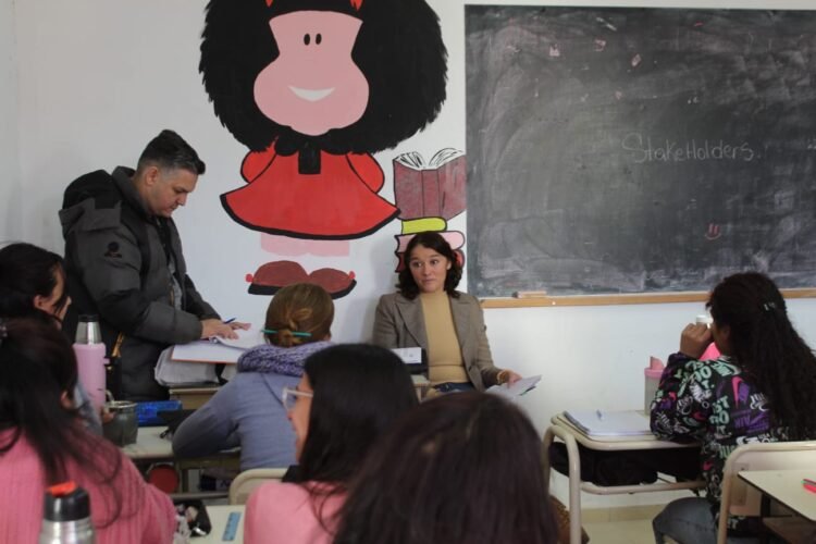 La Dirección de Adultos Mayores realizó una charla sobre los derechos de las personas mayores en el Instituto N°89 de Mar de Ajó