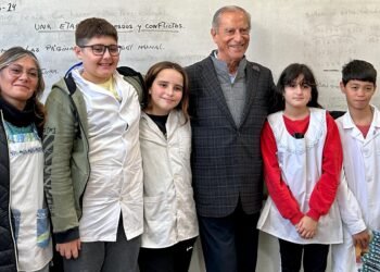 Trabajo junto a las instituciones educativas: el Intendente Juan de Jesús visitó dos Escuelas Públicas de San Clemente del Tuyú