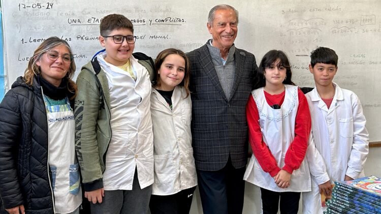 Trabajo junto a las instituciones educativas: el Intendente Juan de Jesús visitó dos Escuelas Públicas de San Clemente del Tuyú