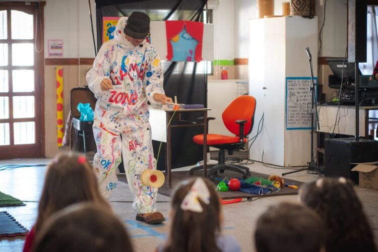 La Secretaría de Educación de La Costa realiza talleres de concientización sobre el uso de las pantallas en las infancias