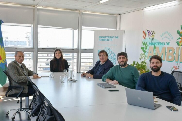 Con una agenda de trabajo conjunto, Juan de Jesús se reunió con la ministra de Ambiente bonaerense Daniela Vilar