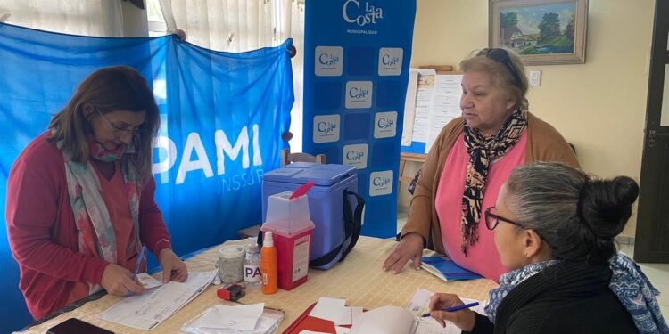 La Dirección de Adultos Mayores en cooperación con PAMI aplicaron vacunas a más de 160 personas