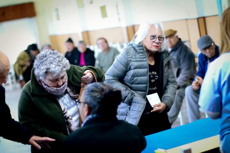 La Dirección de Adultos Mayores en cooperación con PAMI aplicaron vacunas a más de 160 personas