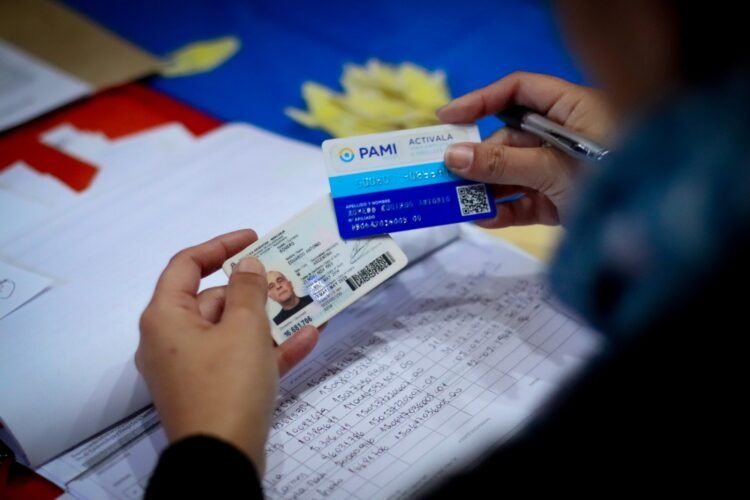 La Dirección de Adultos Mayores en cooperación con PAMI aplicaron vacunas a más de 160 personas