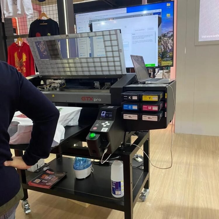 Estudiantes del Instituto N° 89 Dr. René Favaloro participaron de una importante exposición de moda y tecnología en la Rural