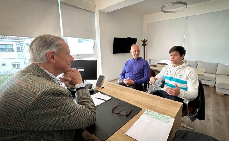 El ciclista costero Lucas Vilar fue recibido por el Intendente Juan de Jesús en la previa de su gira deportiva europea