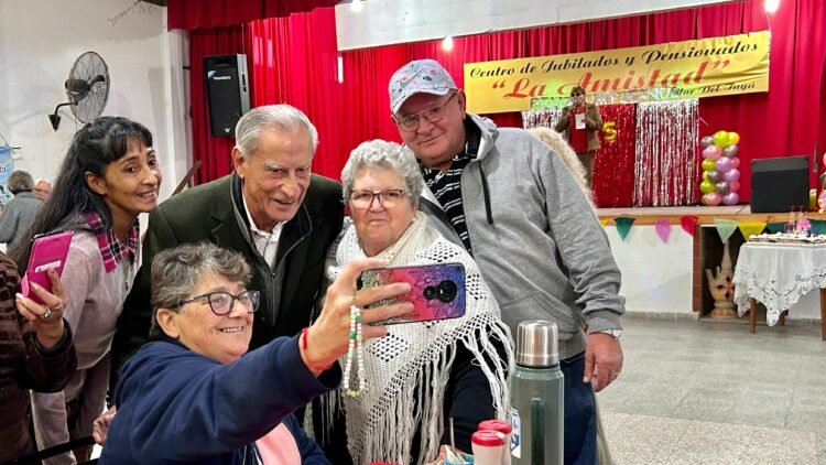 El Centro de Jubilados “La Amistad” de Mar del Tuyú celebró sus 35 años con la comunidad
