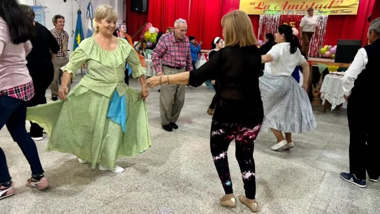 El Centro de Jubilados “La Amistad” de Mar del Tuyú celebró sus 35 años con la comunidad