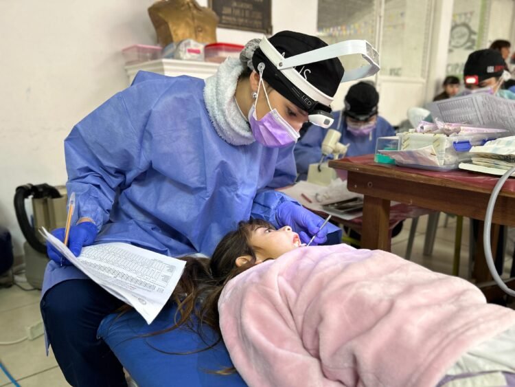 Se realizan jornadas de salud bucal para más de 400 estudiantes del Jardín y la Primaria del barrio Las Quintas
