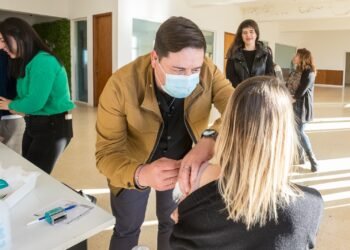 La posta de vacunación antigripal de Ioma llegó a Mar del Tuyú