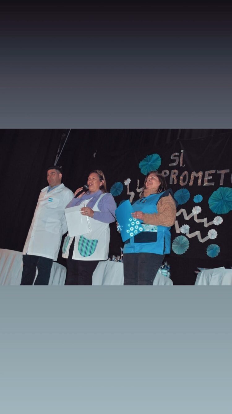 Alumnas y alumnos de San Clemente del Tuyú realizaron la promesa de lealtad a la bandera