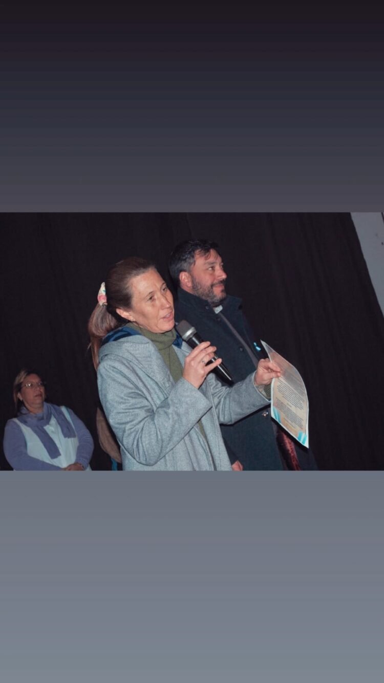 Alumnas y alumnos de San Clemente del Tuyú realizaron la promesa de lealtad a la bandera