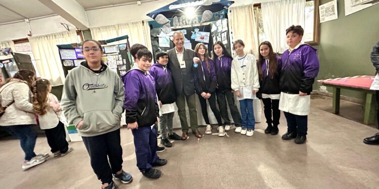 Escuelas Públicas de La Costa: Feria de Ciencias, entrega de mobiliario y presentación de proyecto de alumnas y alumnos costeros