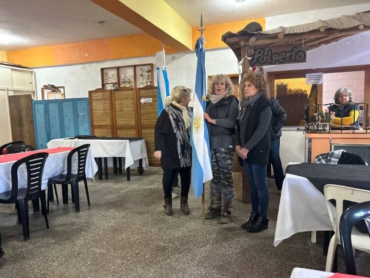 El Centro de Jubilados y Pensionados de Lucila del Mar celebró sus 27 años junto a la comunidad