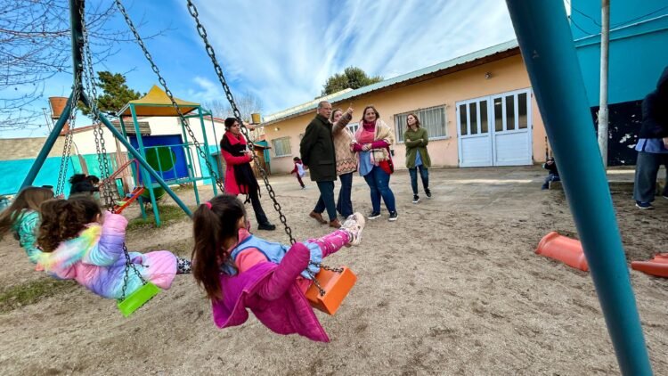 Acompañando a la educación: visitas a escuelas y jardines de infantes