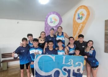 Más de 20 deportistas costeros se destacaron en natación
