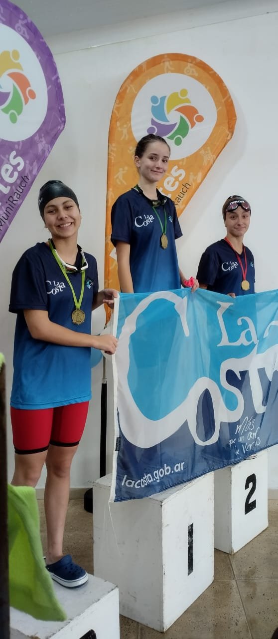 Más de 20 deportistas costeros se destacaron en natación