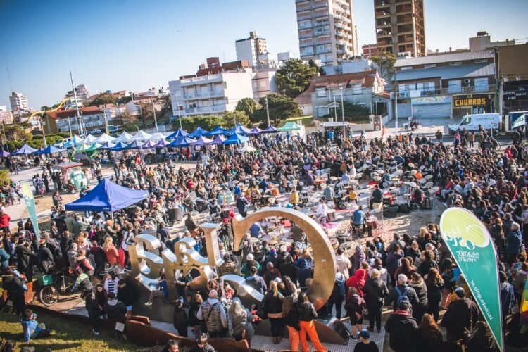 Fue un éxito el Festival por el Día del Baterista y el encuentro de autos clásicos en Santa Teresita