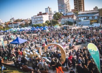 Fue un éxito el Festival por el Día del Baterista y el encuentro de autos clásicos en Santa Teresita