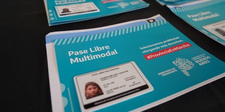 La Municipalidad de La Costa brinda asistencia a personas con discapacidad, para gestionar el Pase Libre Multimodal