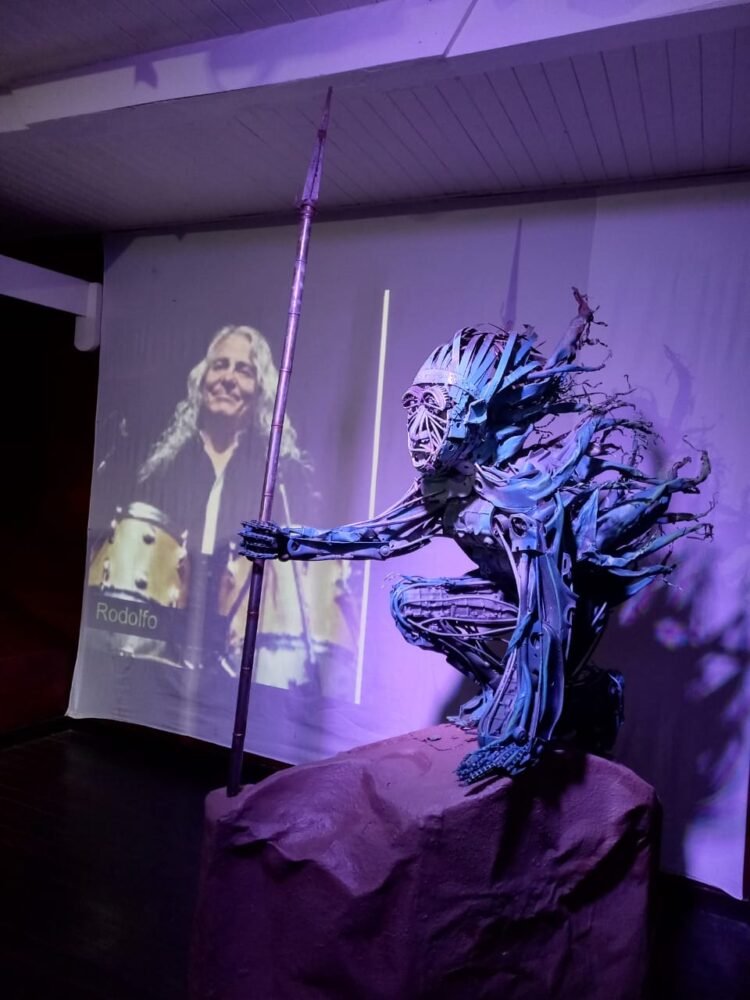 La muestra homenaje a bateristas argentinos puede visitarse en Santa Teresita