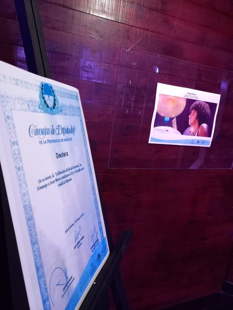 La muestra homenaje a bateristas argentinos puede visitarse en Santa Teresita