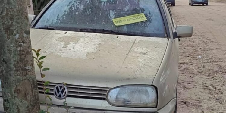 La Secretaría de Ordenamiento Urbano y Control retiró más de 20 vehículos abandonados en San Clemente del Tuyú