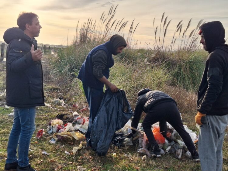 Se realizó un trabajo de limpieza en el Triángulo del Tuyú