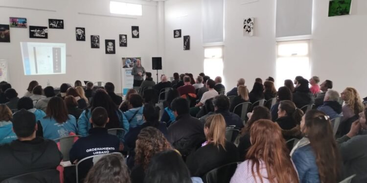 Capacitación Regional de Zoonosis en el Espacio Multicultural de Mar de Ajó