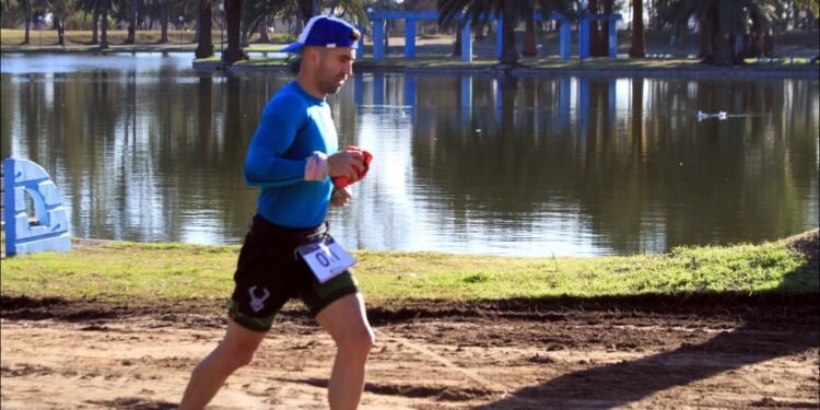 El costero Sebastián Bonissone subió al podio en Bolívar al correr los 100 kilómetros en menos de 9 horas