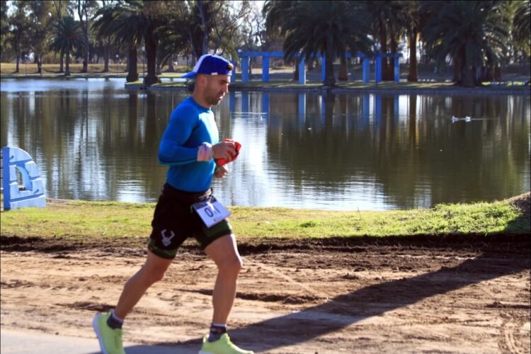 El costero Sebastián Bonissone subió al podio en Bolívar al correr los 100 kilómetros en menos de 9 horas