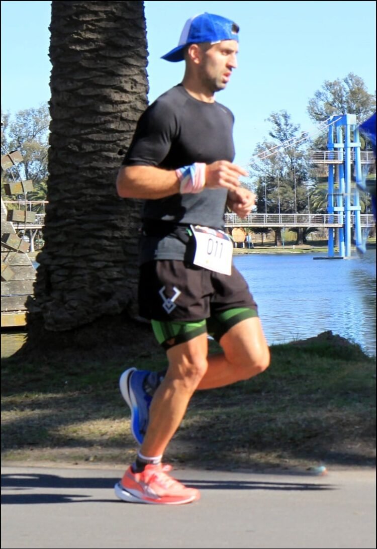 El costero Sebastián Bonissone subió al podio en Bolívar al correr los 100 kilómetros en menos de 9 horas