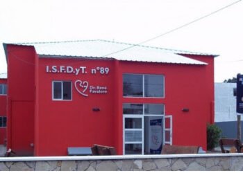 El Instituto Nº 89 «Dr. René Favaloro» celebró la colación de nuevos profesionales en docencia